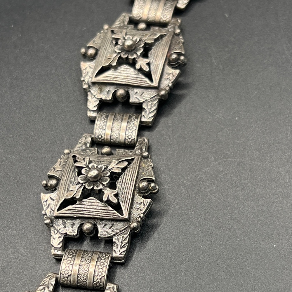 Vintage Silver Tone Floral Bracelet - Picture 3 of 6